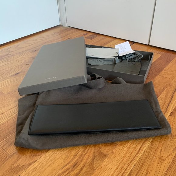 SOLD • RICK OWENS PLINTH F/W13 • Leather Clutch - Picture 5 of 10